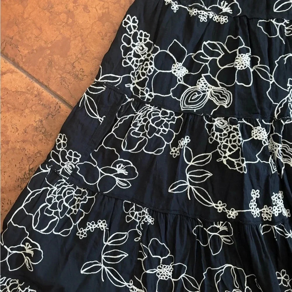 Coldwater Creek Embroidered Black Skirt Size Small - Picture 4 of 4